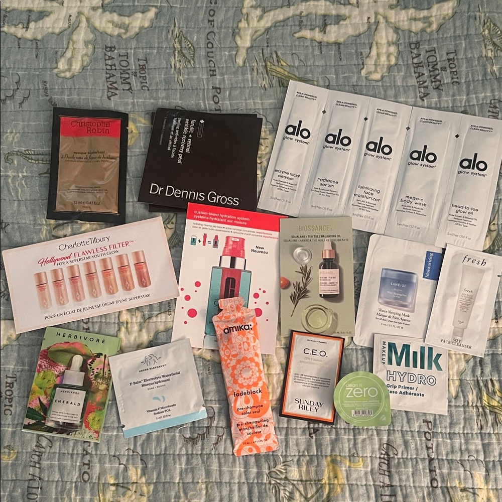 Sephora Deluxe Skincare and Beauty Sample Set - Picture 3 of 4